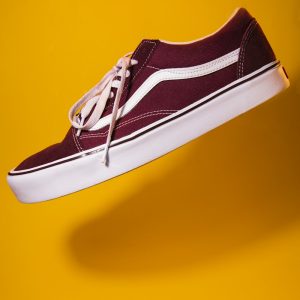 Giày canvas cổ điển màu đen