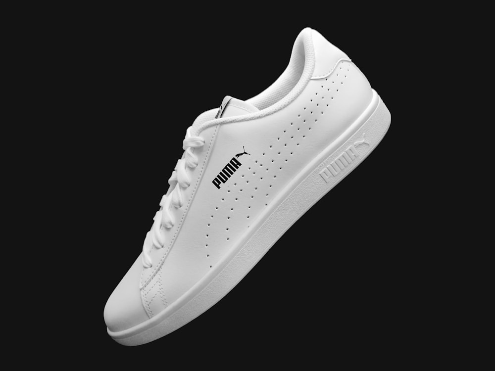 Sneaker xám phong cách retro