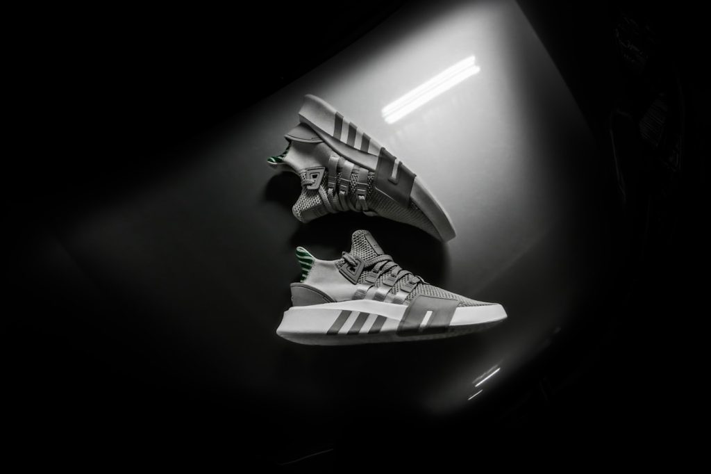 So sánh các dòng sneaker thể thao