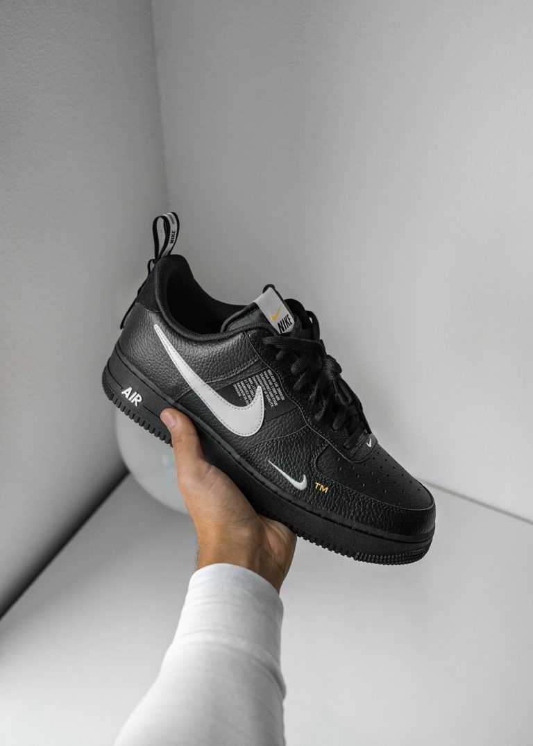 Sneaker màu sắc cho giới trẻ